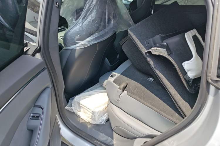 Used XPeng P7 2025 Model—820 Ultra Long Range Ultra Left Rear Seat