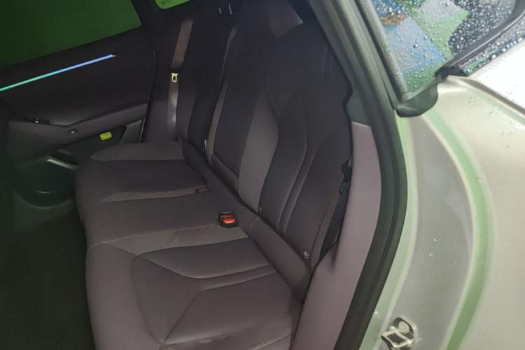 Used XPeng P7 2025 Model—750 All-Wheel-Drive High-Performance Ultra Left Rear Seat