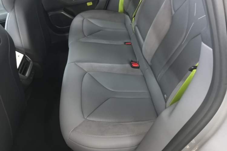 Used XPeng P7 2025 Model—750 All-Wheel-Drive High-Performance Ultra Left Rear Seat