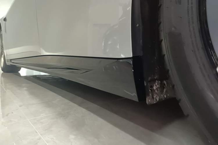 Used XPeng P7 2025 Model—820 Ultra Long Range Ultra Left Side Sill