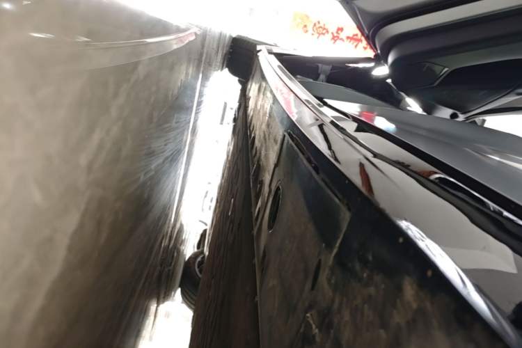 Used XPeng P7 2025 Model—750 All-Wheel-Drive Pengyi Ultra Left Side Sill