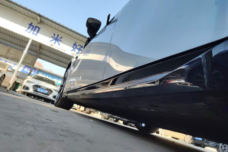 Used XPeng P7 2025 Model—750 All-Wheel-Drive High-Performance Ultra Left Side Sill