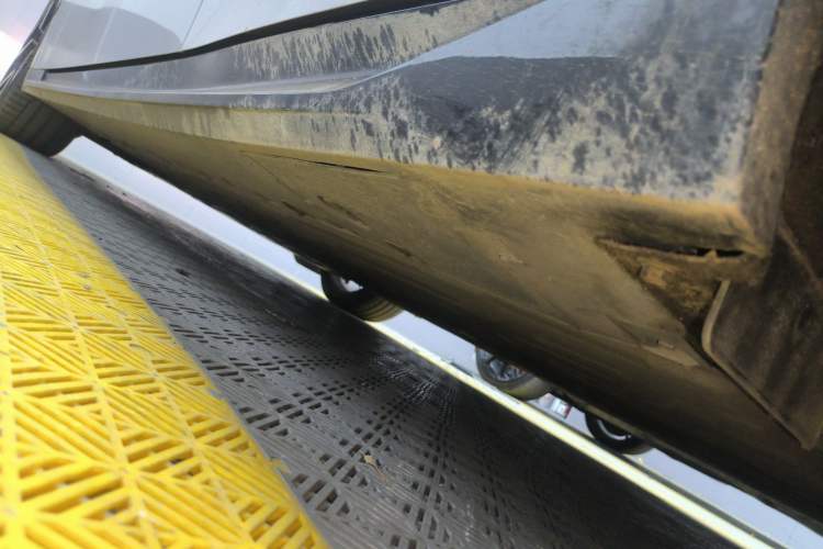 Used XPeng P7 2025 Model—820 Ultra Long Range Ultra Left Side Sill