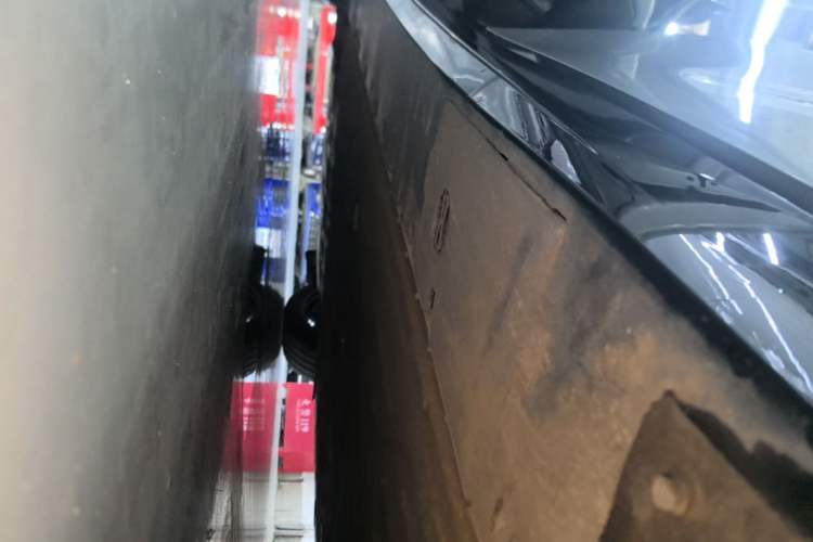 Used XPeng P7 2025 Model—750 All-Wheel-Drive High-Performance Ultra Left Side Sill