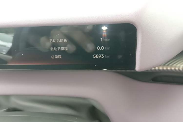 Used XPeng P7 2025 Model—750 All-Wheel-Drive High-Performance Ultra Odometer Close Up