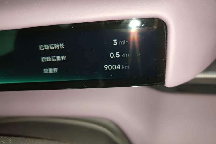 Used XPeng P7 2025 Model—750 All-Wheel-Drive High-Performance Ultra Odometer Close Up