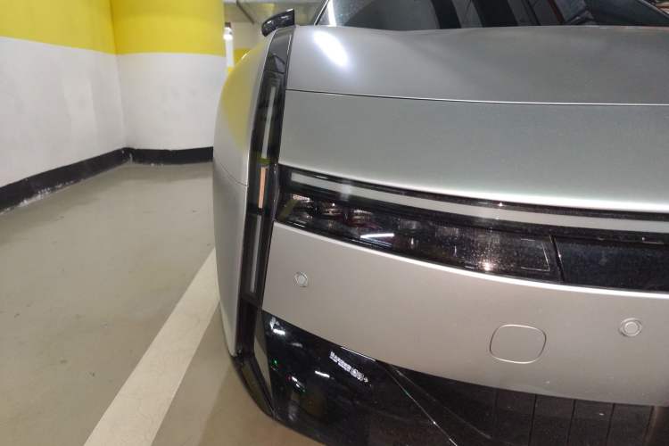Used XPeng P7 2025 Model—750 All-Wheel-Drive Pengyi Ultra Right Front Headlight
