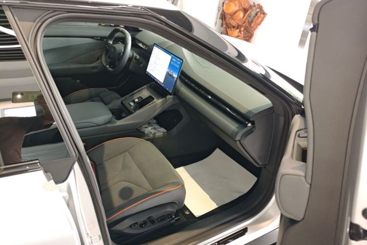 Used XPeng P7 2025 Model—750 All-Wheel-Drive Pengyi Ultra Right Front Seat