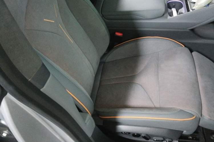 Used XPeng P7 2025 Model—750 All-Wheel-Drive Pengyi Ultra Right Front Seat
