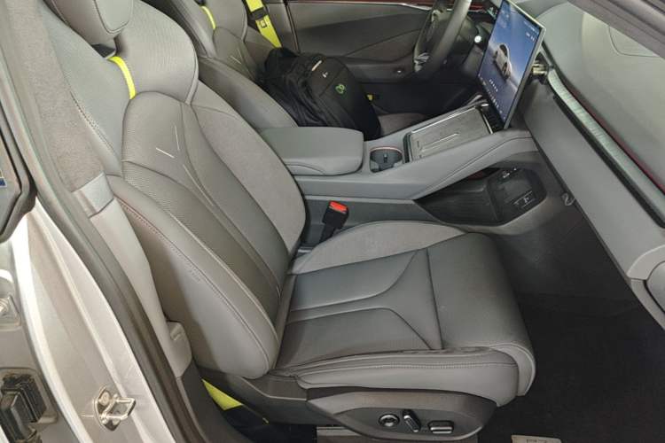 Used XPeng P7 2025 Model—702 Long Range Ultra Right Front Seat
