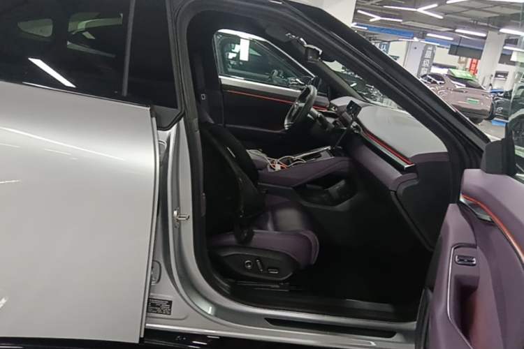 Used XPeng P7 2025 Model—702 Long Range Ultra Right Front Seat