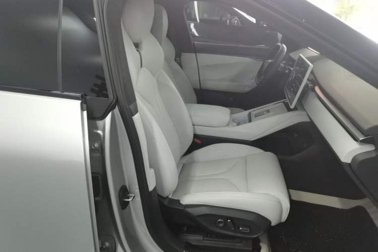 Used XPeng P7 2025 Model—702 Long Range Ultra Right Front Seat