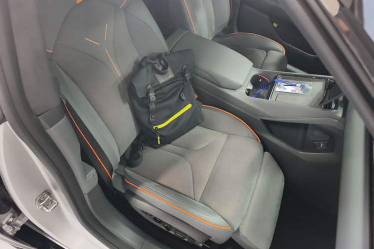 Used XPeng P7 2025 Model—750 All-Wheel-Drive Pengyi Ultra Right Front Seat