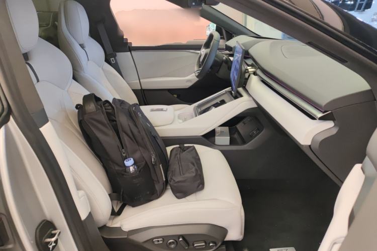 Used XPeng P7 2025 Model—750 All-Wheel-Drive High-Performance Ultra Right Front Seat