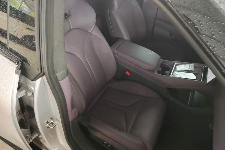 Used XPeng P7 2025 Model—702 Long Range Ultra Right Front Seat