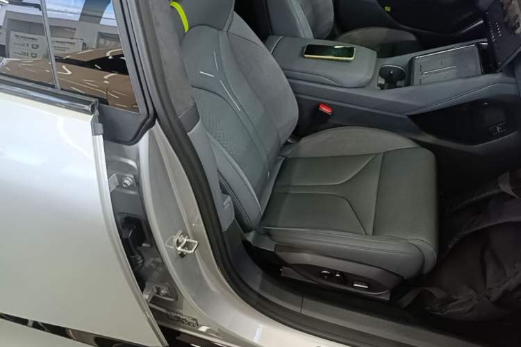 Used XPeng P7 2025 Model—820 Ultra Long Range Ultra Right Front Seat