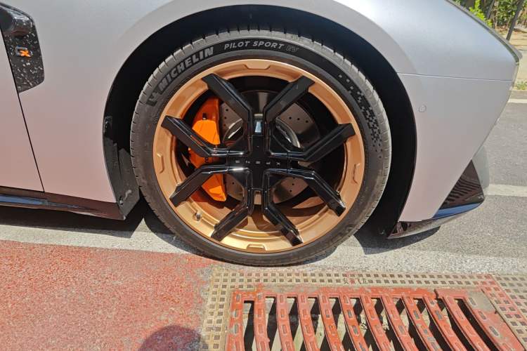 Used XPeng P7 2025 Model—750 All-Wheel-Drive Pengyi Ultra Right Front Wheel Hub