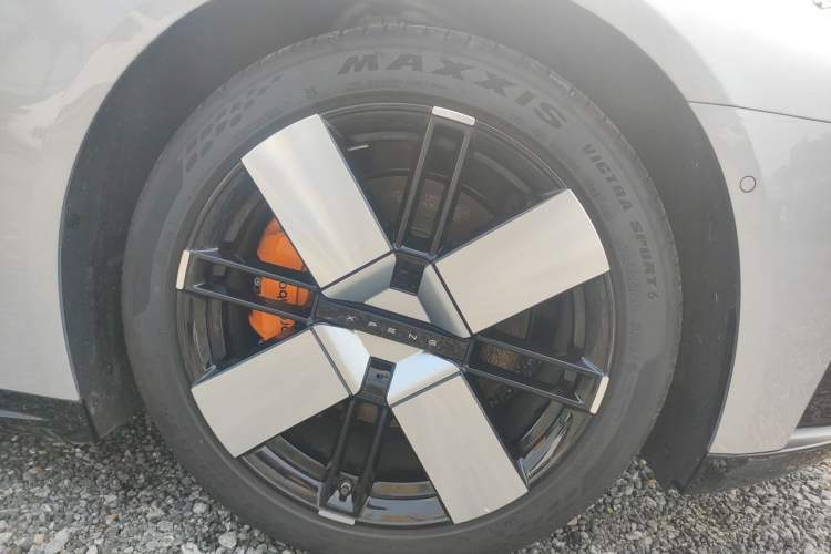 Used XPeng P7 2025 Model—820 Ultra Long Range Ultra Right Front Wheel Hub