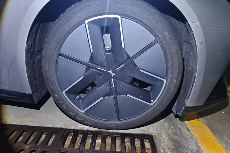Used XPeng P7 2025 Model—702 Long Range Ultra Right Front Wheel Hub