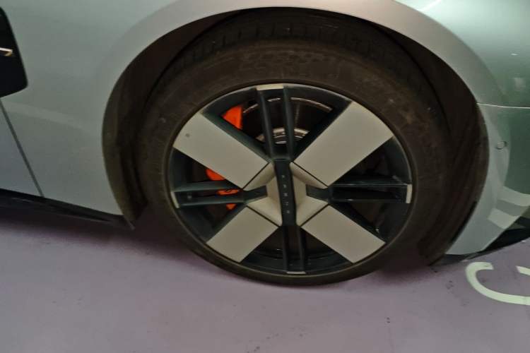 Used XPeng P7 2025 Model—702 Long Range Ultra Right Front Wheel Hub