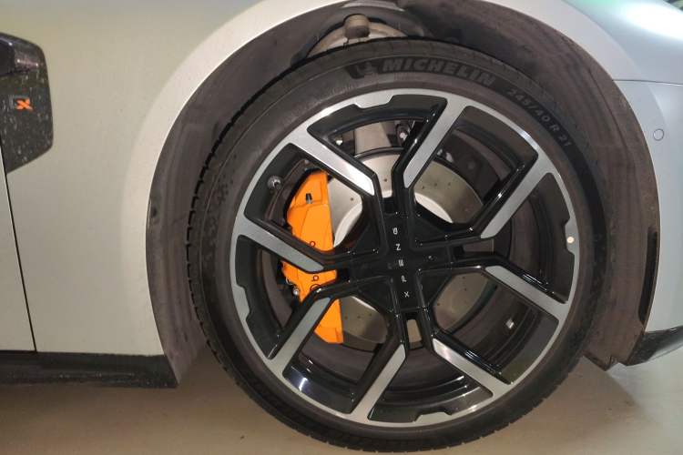 Used XPeng P7 2025 Model—750 All-Wheel-Drive Pengyi Ultra Right Front Wheel Hub
