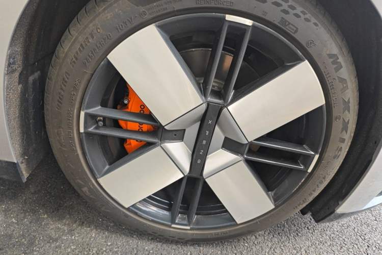 Used XPeng P7 2025 Model—820 Ultra Long Range Ultra Right Front Wheel Hub