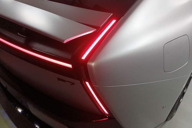Used XPeng P7 2025 Model—750 All-Wheel-Drive Pengyi Ultra Right Rear Taillight