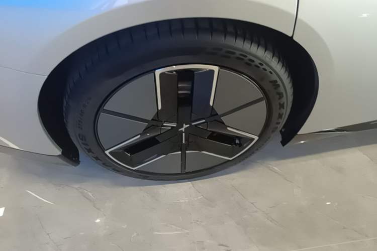 Used XPeng P7 2025 Model—820 Ultra Long Range Ultra Right Rear Wheel Hub