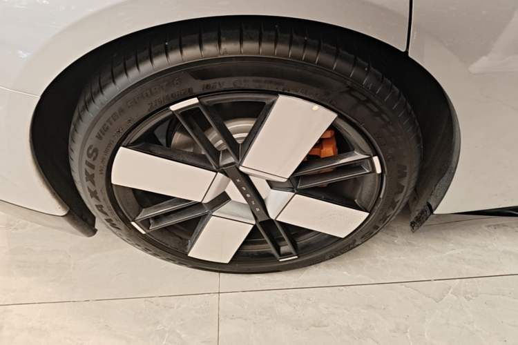 Used XPeng P7 2025 Model—702 Long Range Ultra Right Rear Wheel Hub
