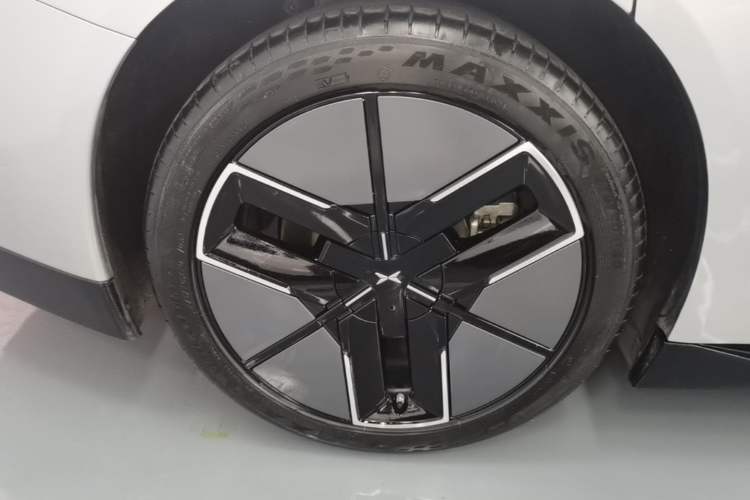 Used XPeng P7 2025 Model—702 Long Range Ultra Right Rear Wheel Hub