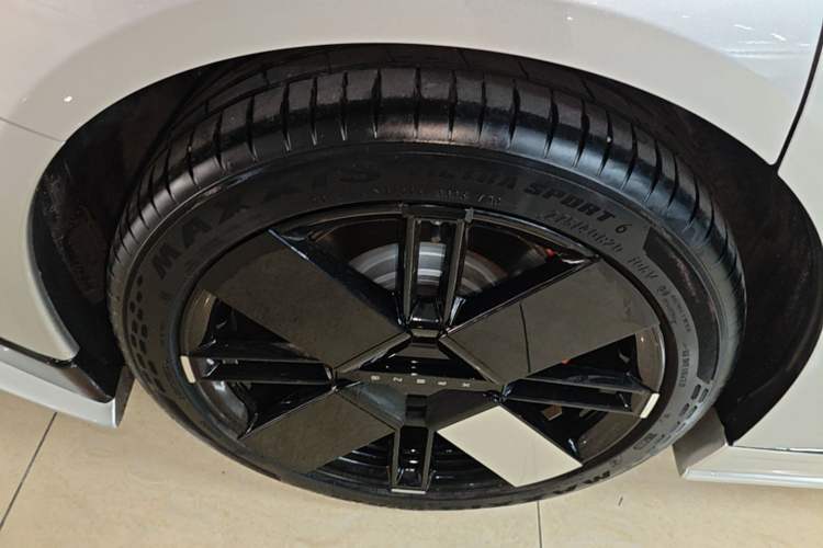 Used XPeng P7 2025 Model—702 Long Range Ultra Right Rear Wheel Hub