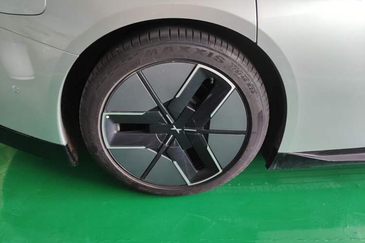 Used XPeng P7 2025 Model—702 Long Range Ultra Right Rear Wheel Hub