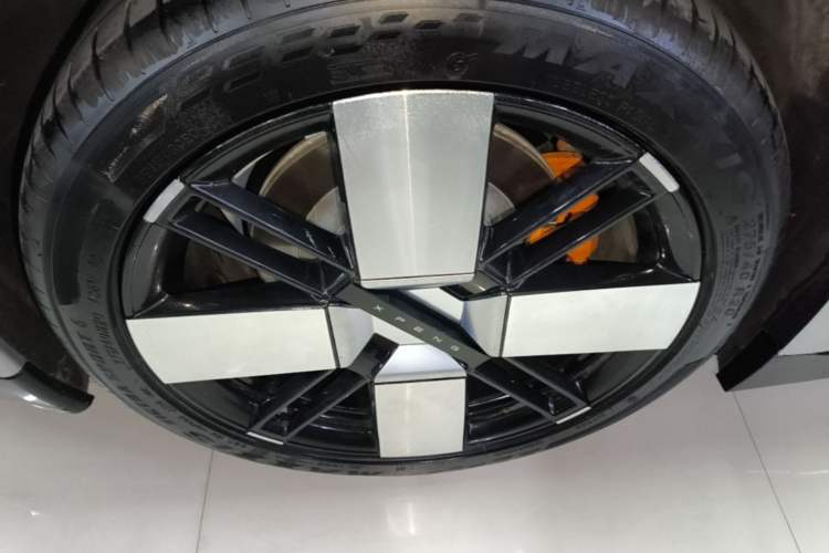 Used XPeng P7 2025 Model—702 Long Range Ultra Right Rear Wheel Hub