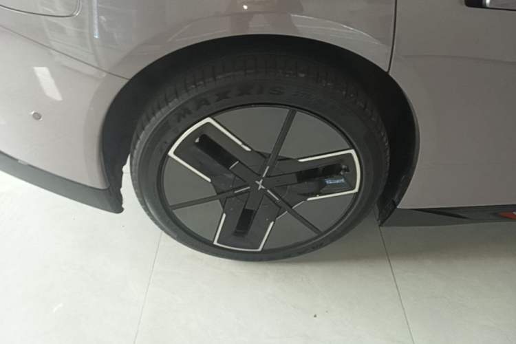 Used XPeng P7 2025 Model—702 Long Range Ultra Right Rear Wheel Hub