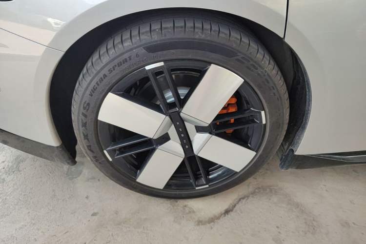 Used XPeng P7 2025 Model—702 Long Range Ultra Right Rear Wheel Hub