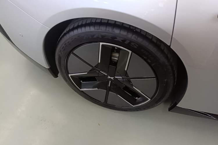 Used XPeng P7 2025 Model—820 Ultra Long Range Ultra Right Rear Wheel Hub