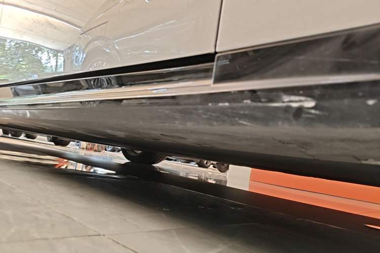 Used XPeng P7 2025 Model—702 Long Range Ultra Right Side Sill