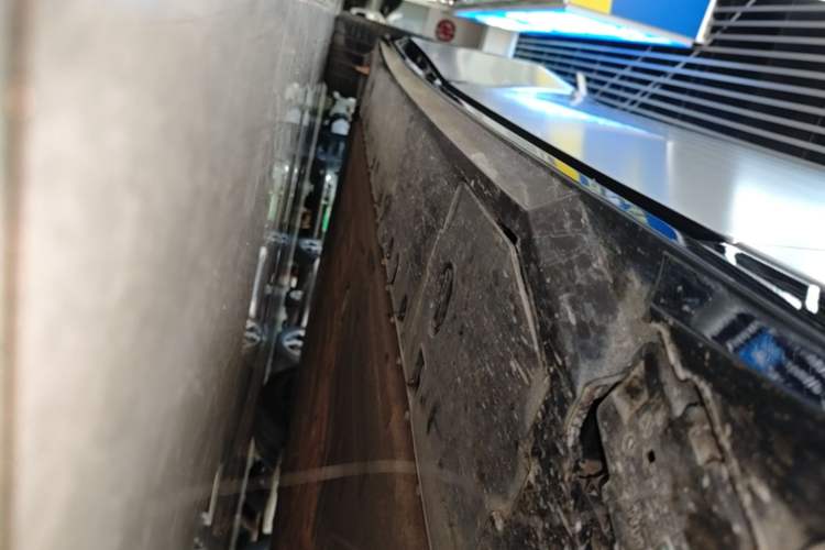 Used XPeng P7 2025 Model—750 All-Wheel-Drive Pengyi Ultra Right Side Sill