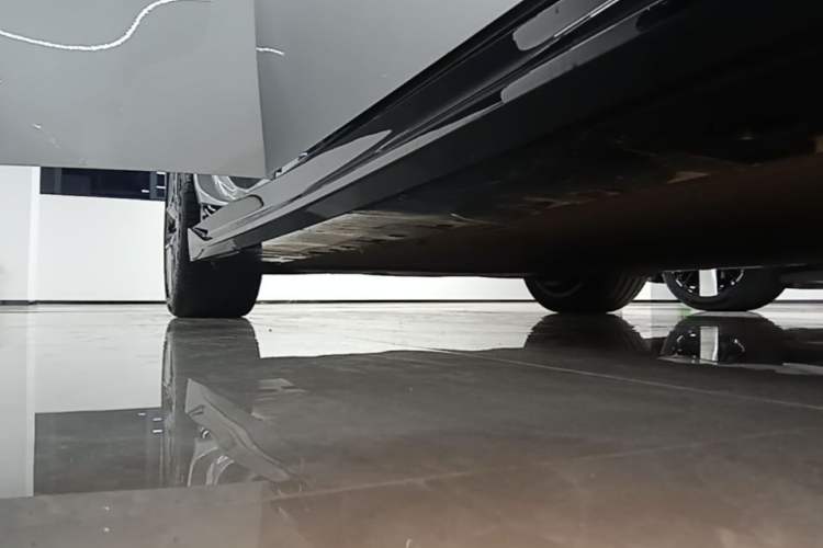 Used XPeng P7 2025 Model—702 Long Range Ultra Right Side Sill