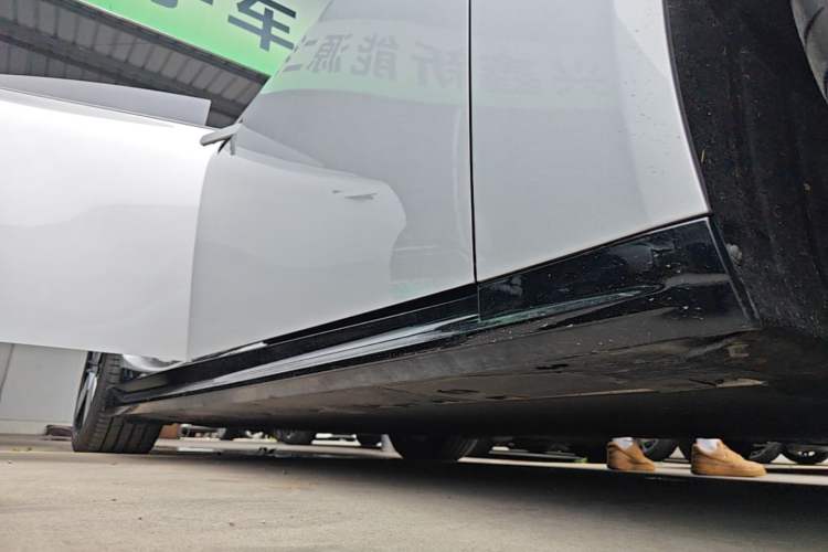 Used XPeng P7 2025 Model—702 Long Range Ultra Right Side Sill