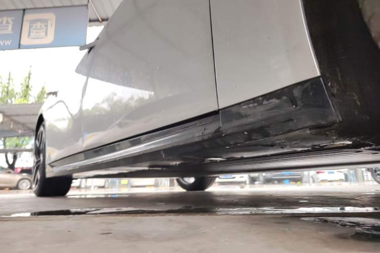Used XPeng P7 2025 Model—702 Long Range Ultra Right Side Sill