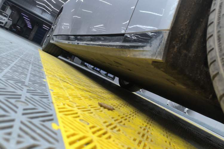 Used XPeng P7 2025 Model—820 Ultra Long Range Ultra Right Side Sill