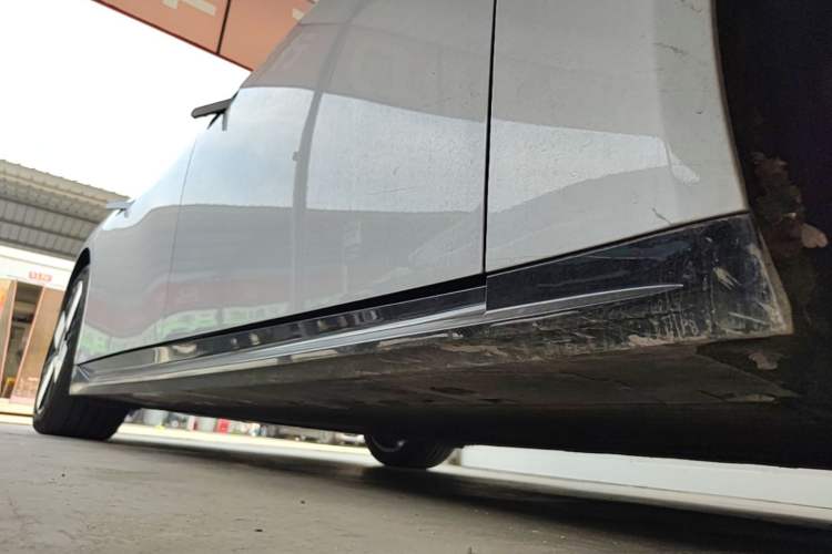 Used XPeng P7 2025 Model—702 Long Range Ultra Right Side Sill