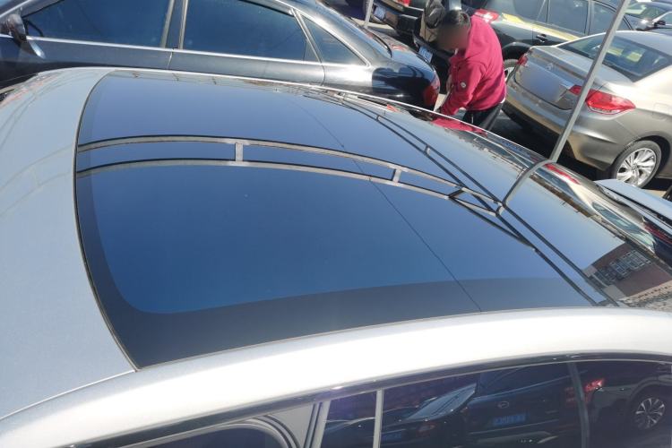 Used XPeng P7 2025 Model—750 All-Wheel-Drive High-Performance Ultra Roof
