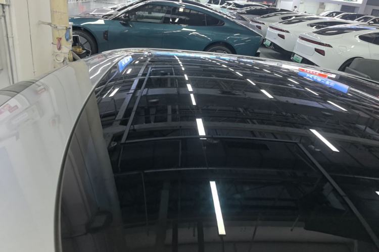 Used XPeng P7 2025 Model—750 All-Wheel-Drive High-Performance Ultra Roof