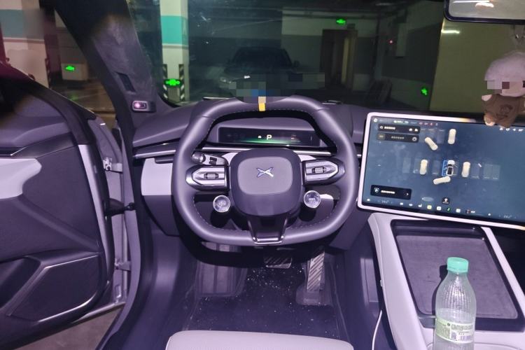 Used XPeng P7 2025 Model—702 Long Range Ultra Steering Wheel