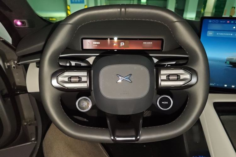 Used XPeng P7 2025 Model—702 Long Range Ultra Steering Wheel