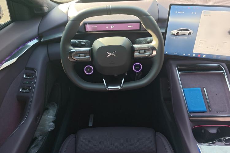 Used XPeng P7 2025 Model—750 All-Wheel-Drive High-Performance Ultra Steering Wheel