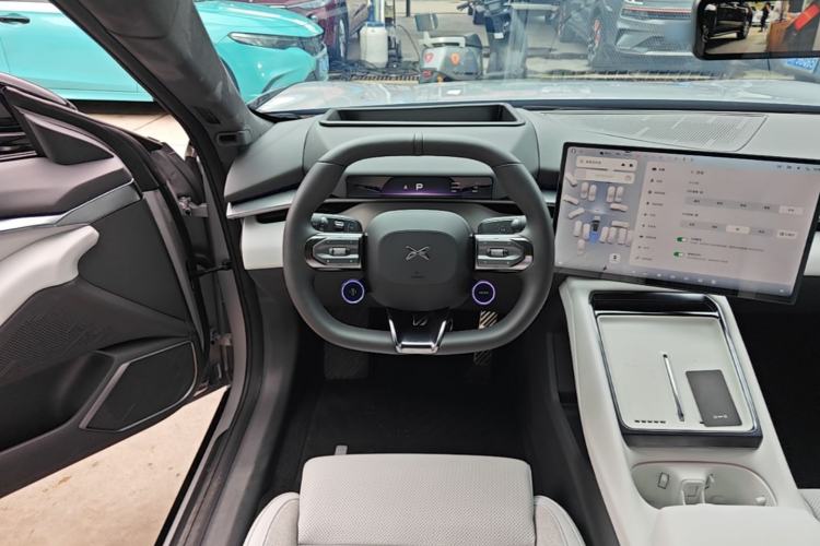 Used XPeng P7 2025 Model—702 Long Range Ultra Steering Wheel