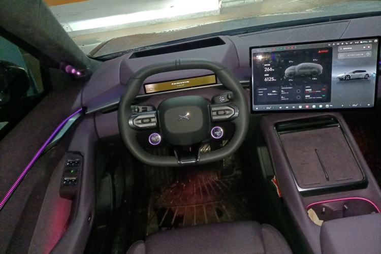 Used XPeng P7 2025 Model—702 Long Range Ultra Steering Wheel